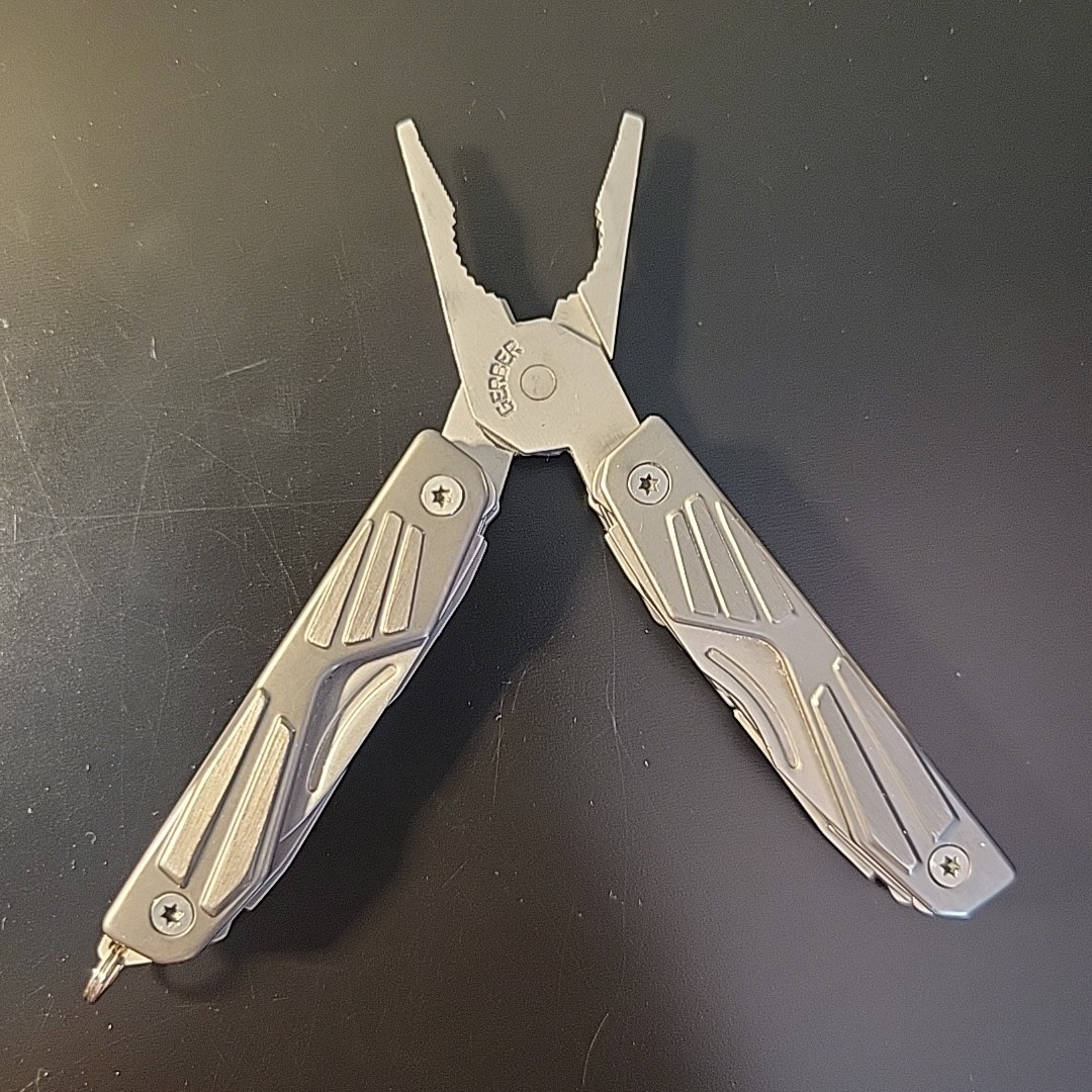 Gerber Bear Grylls BG Compact Gray Mini Suspension Multitool 2.5 Inch Plyers Wow