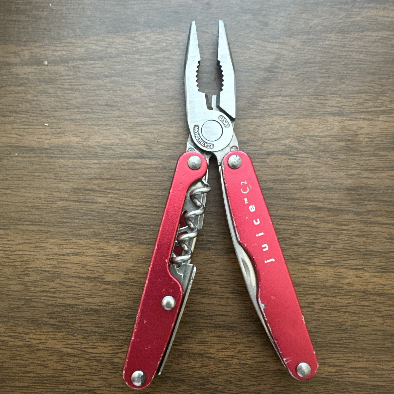Retired Red Gen 1 Pat pending Leatherman Juice C2 Multitool w/nylon pouch.