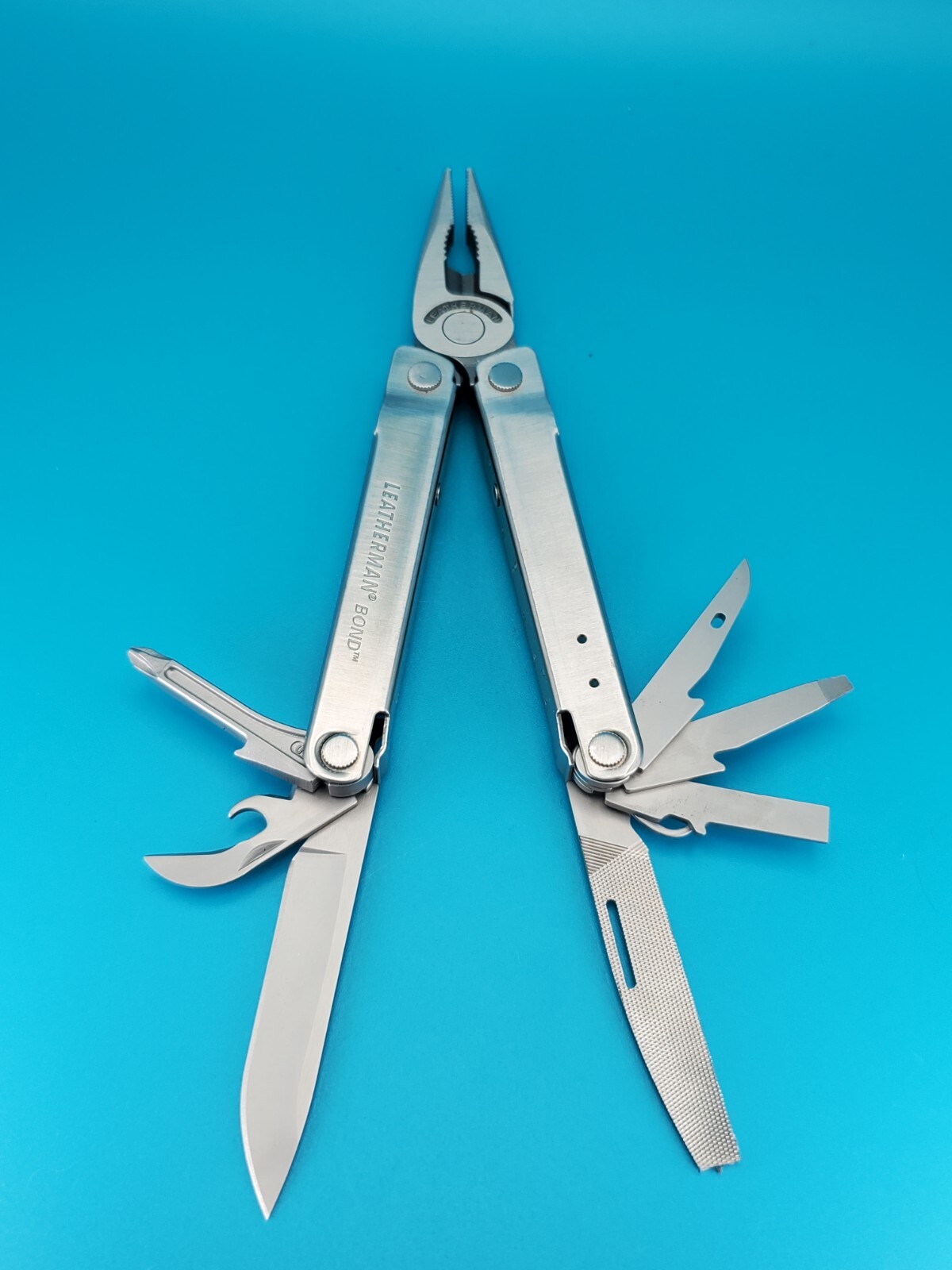 LEATHERMAN Bond Multitool, Stainless Steel Everyday Tool!