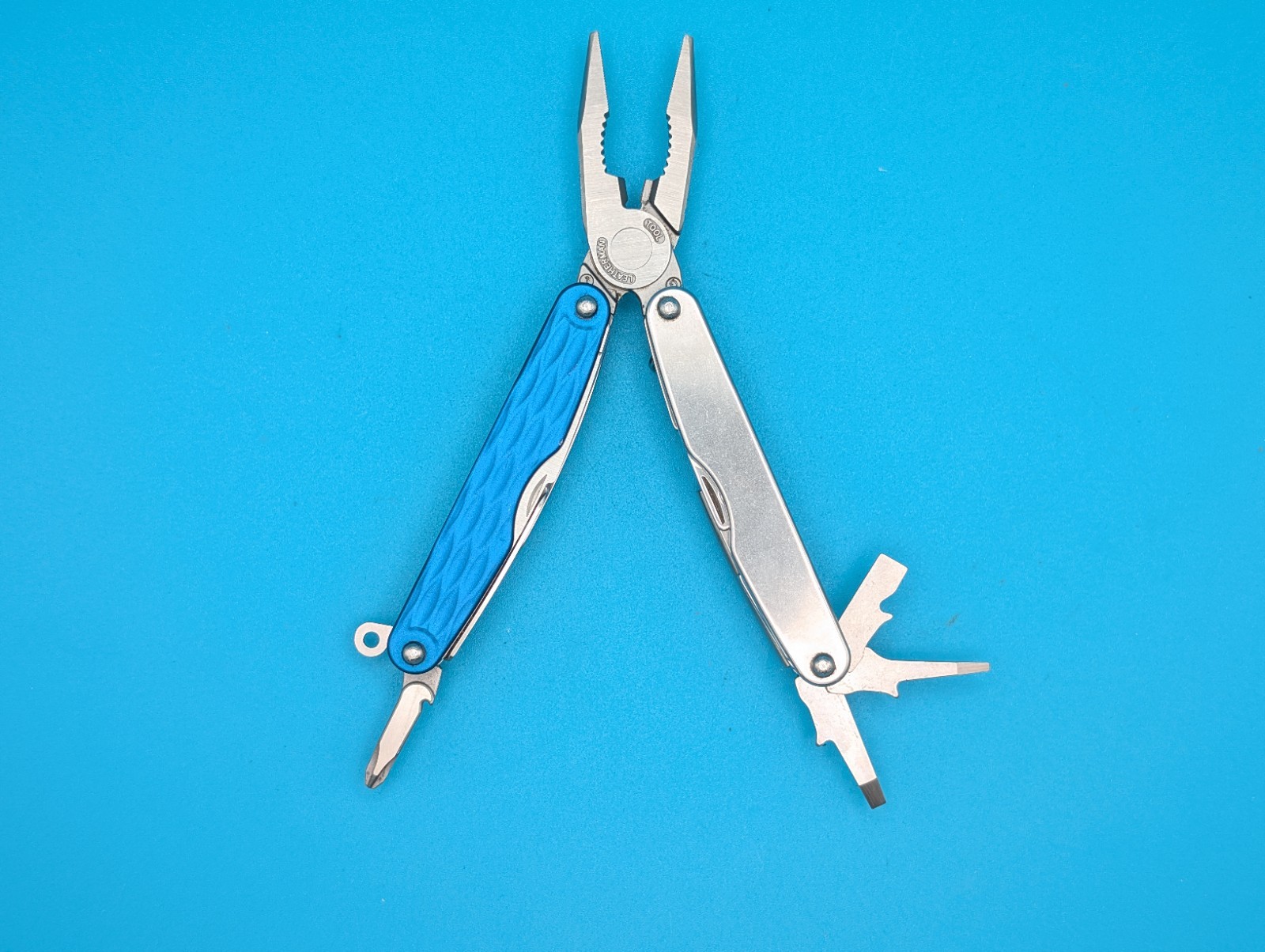 Leatherman Juice CS4 Multi Tool! Retired! COLUMBIA BLUE!