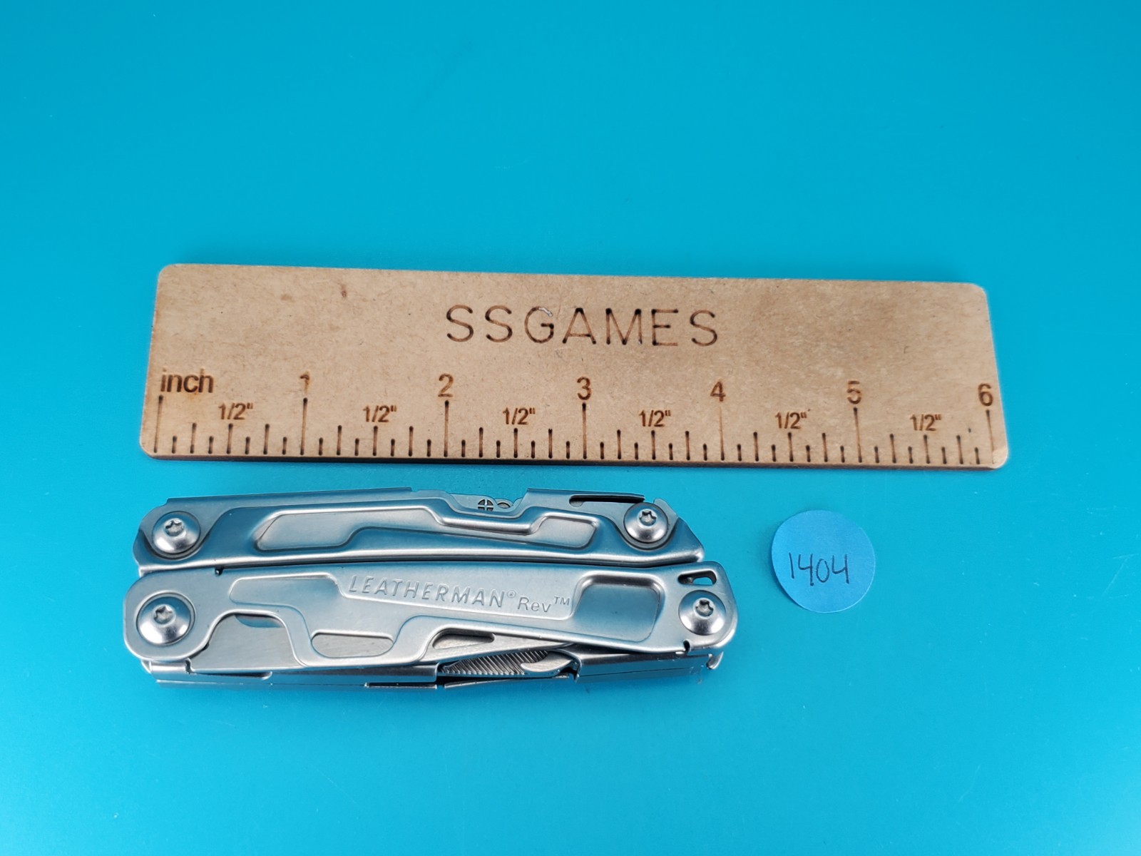 Leatherman Rev 3.8″ Multi-Tool, Stainless! *CHIPPED BLADE TIP*