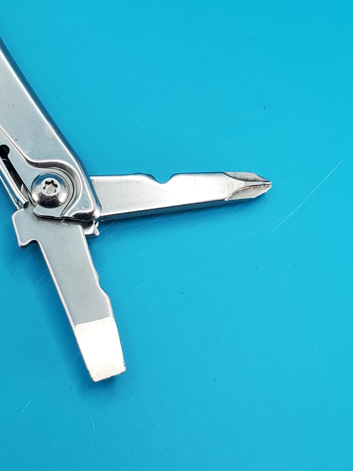 Leatherman Rev 3.8″ Multi-Tool, Stainless! *SOME RUST ON ITEM*