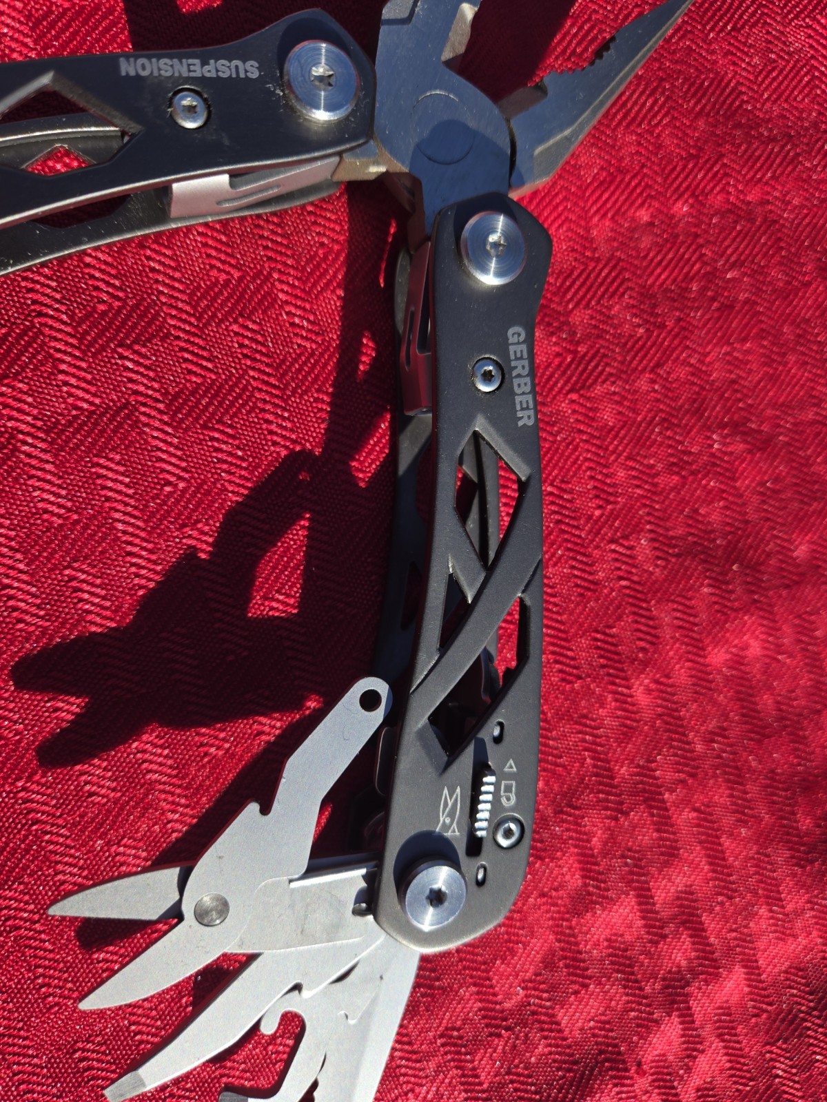 GERBER Suspension w/sheath looks and feels brand new Never Used
