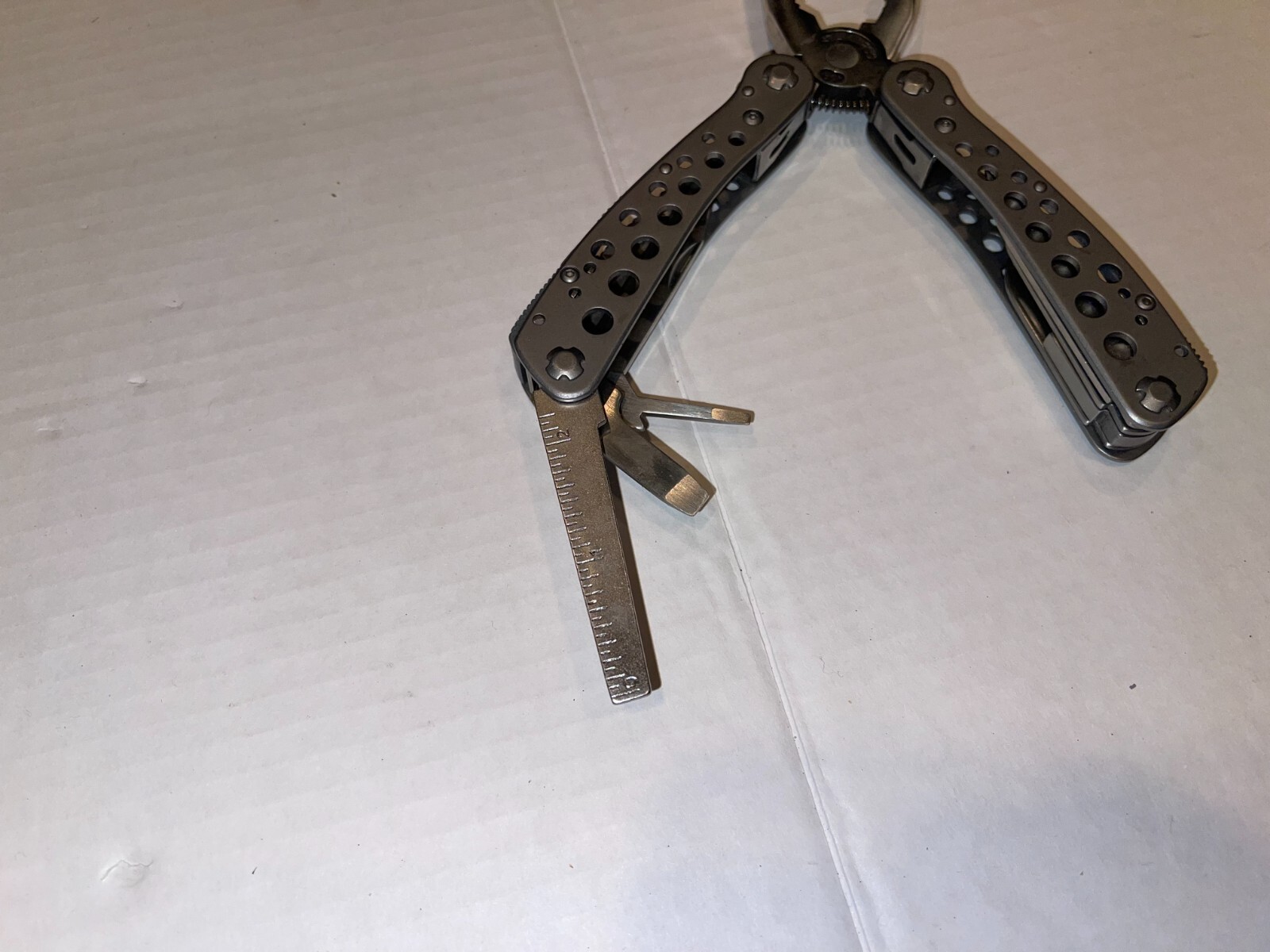 MILITARY Multi Tool Kit Pliers Pocket Knife Folding Screwdriver Multi-functional