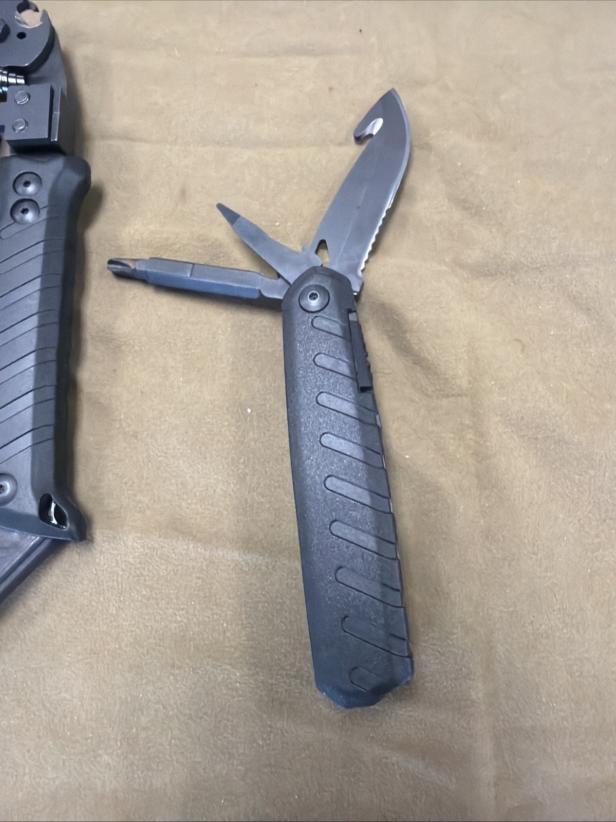 Gerber Cable Dawg Tool 30-000399 Cable Dawg w/multicam Sheath BRAND NEW