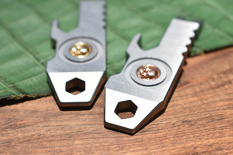 1PC EDC Titanium Inlaid Skull Multi Tools Pry Bar Crowbar Wrench Opener Keychain