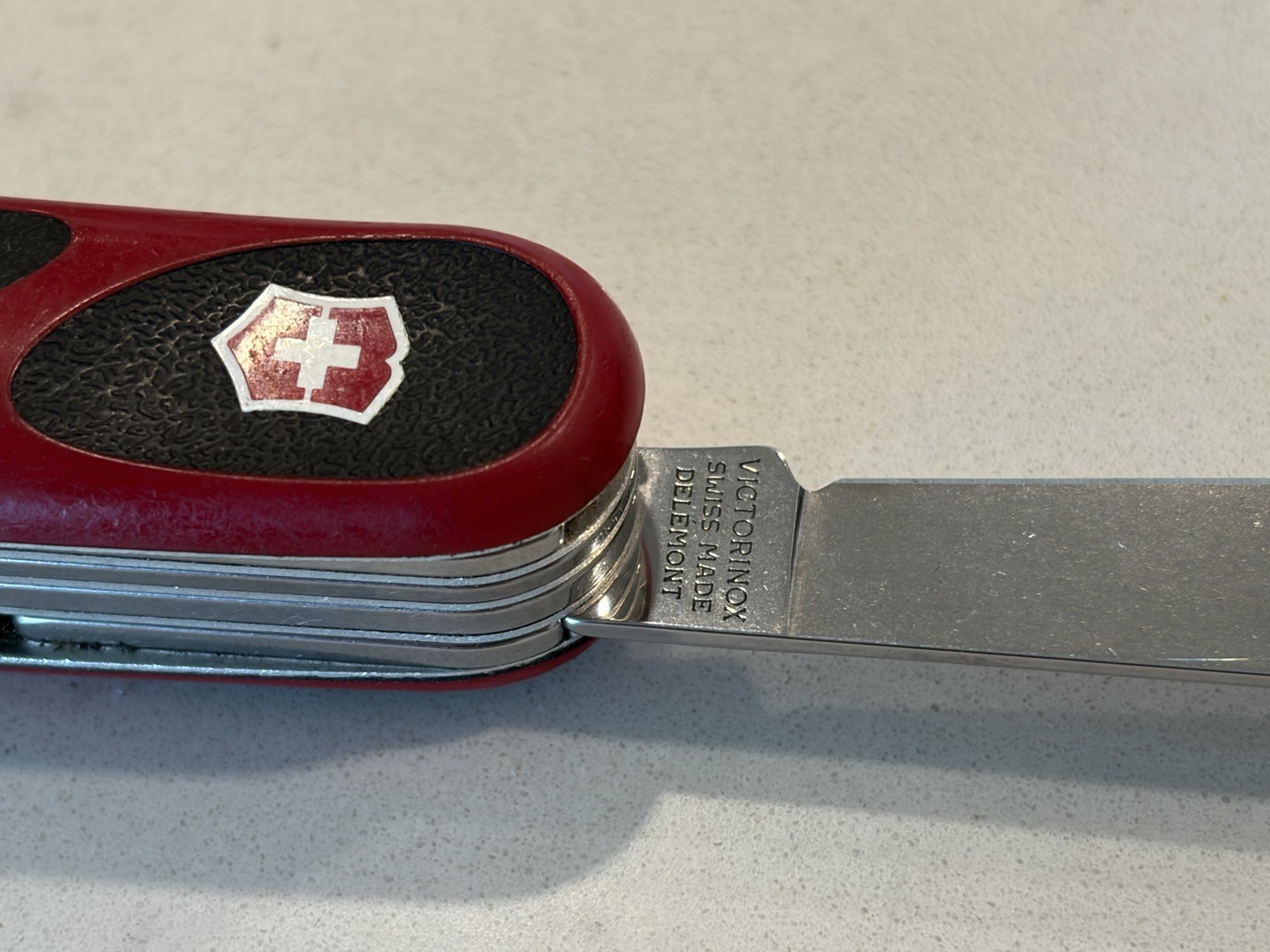 Victorinox Swiss Army Knife, EvoGrip 18 Red/Black, 2.4913.CUS2 or 2.4913.C NIB