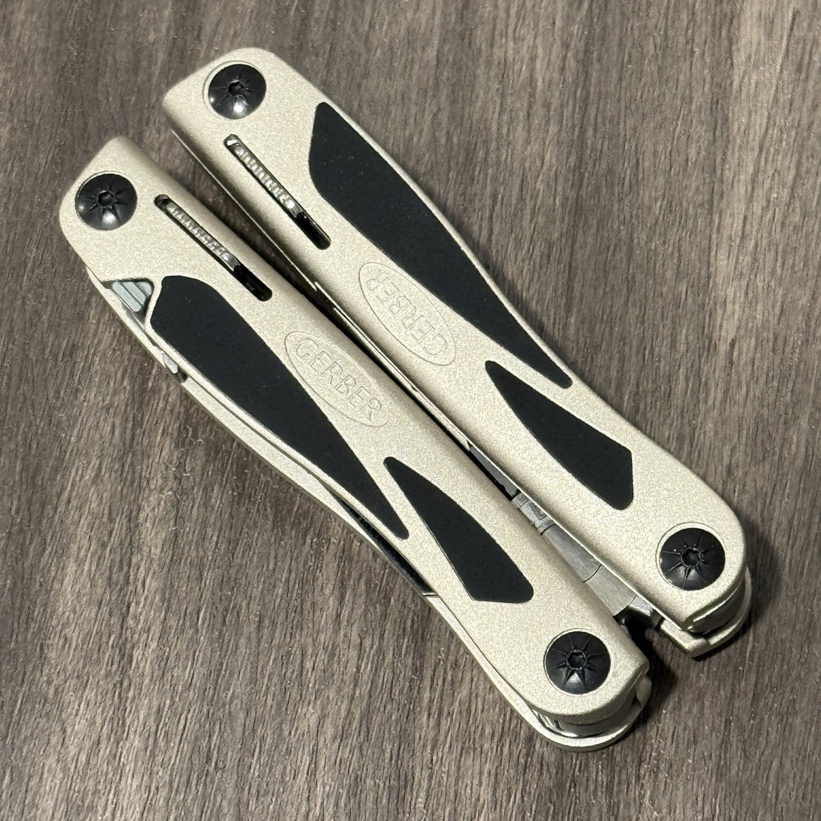 Gerber Legend MP800 Multi Tool /Multi Plier. Assembled in USA