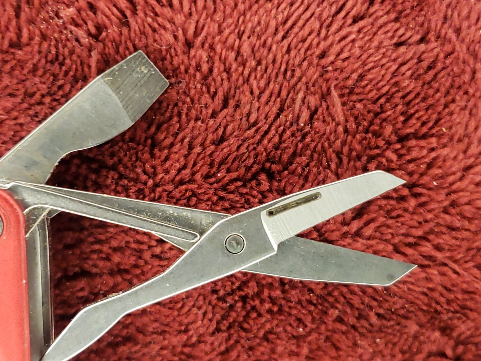 🔴 Leatherman Squirt PS4 Multi-Tool Red