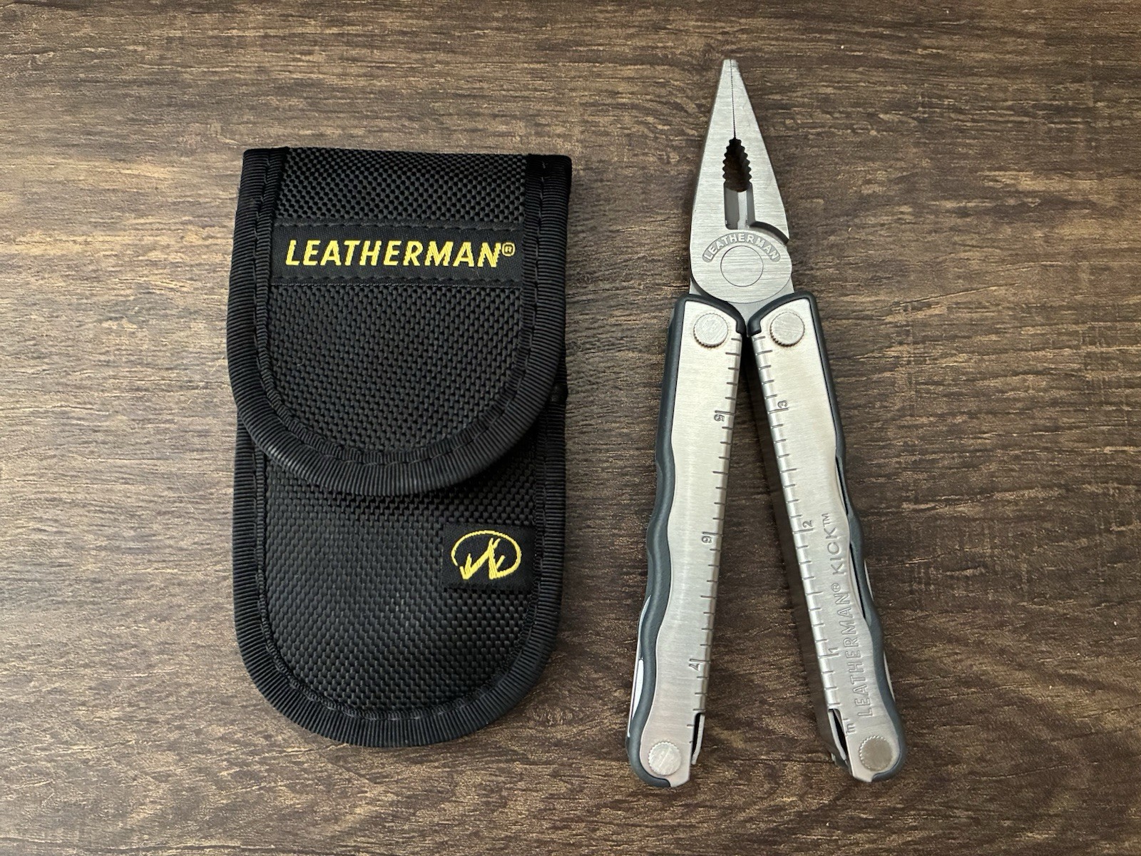 LEATHERMAN Kick Multi-Tool With Sheath