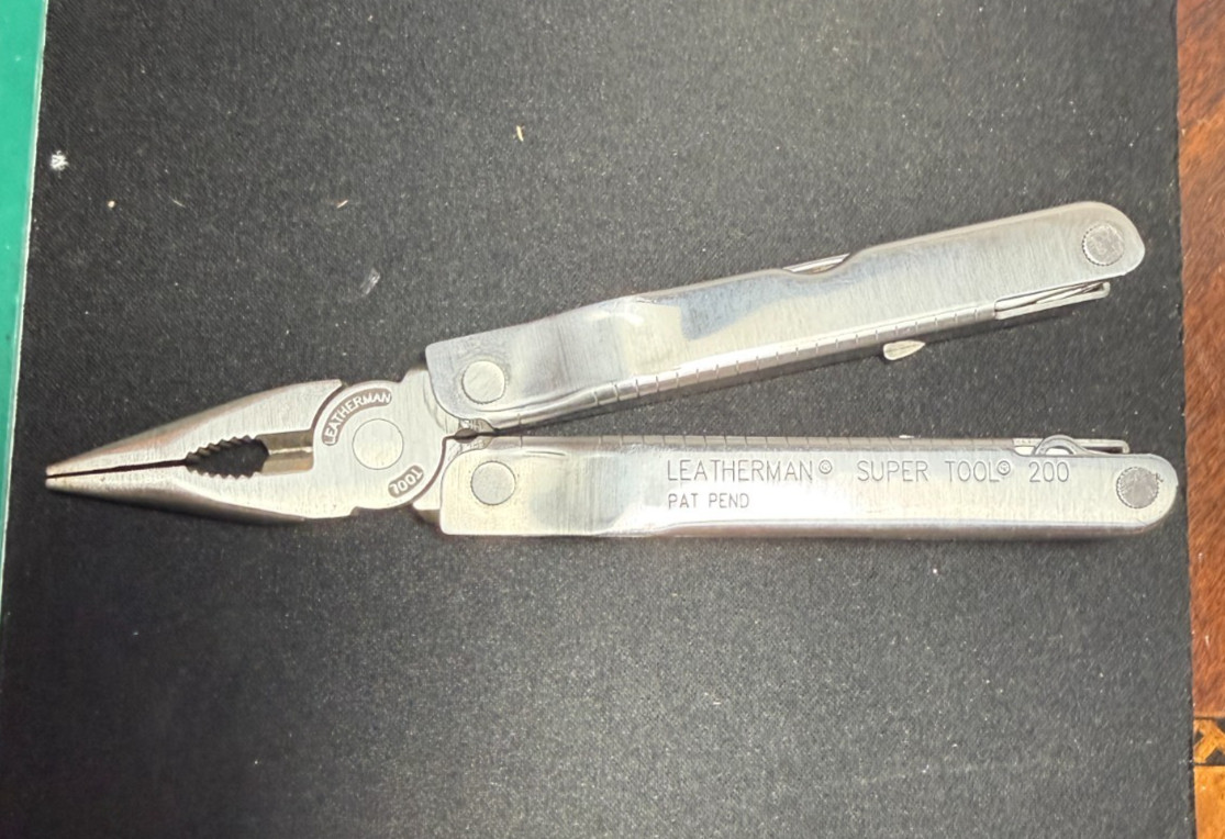 Leatherman Super Tool 200 Multi-Tool USA with Pouch