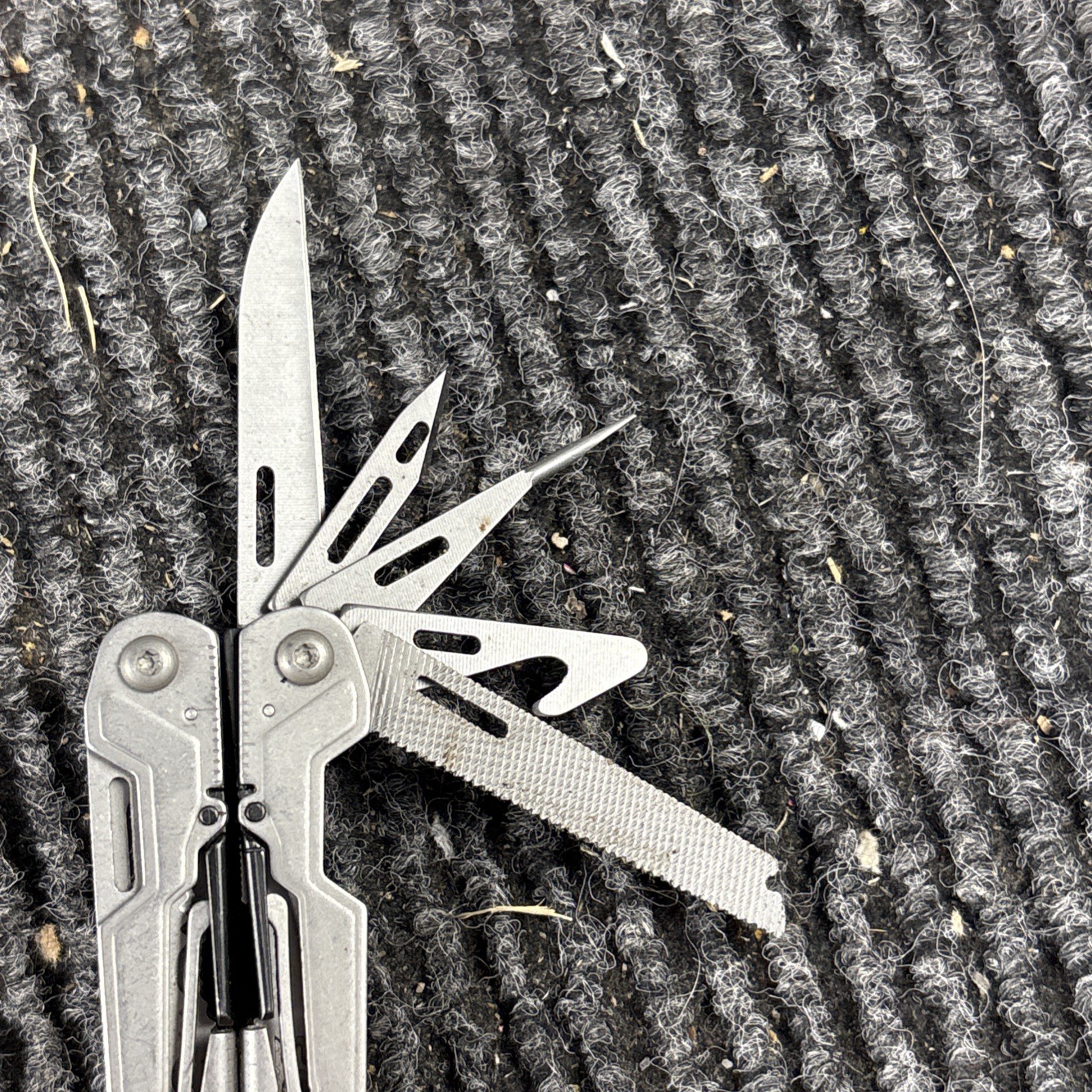 SOG POWER PINT MULTI TOOL PLIERS KNIFE SMALL (407)