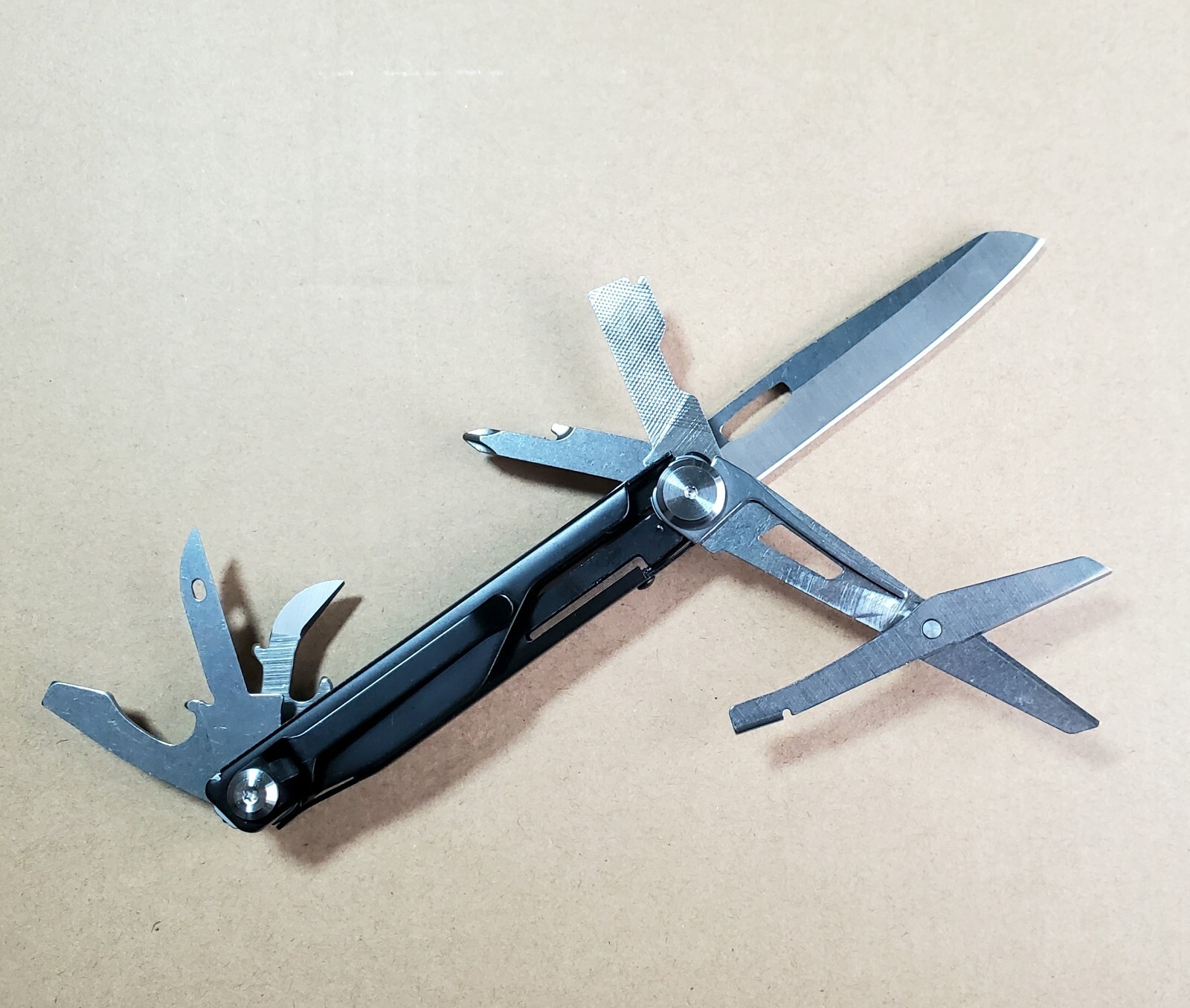NexTool Knight EDC 11-in-1 Multitool Knife Folding Hand Tool Black 4.34″ Closed
