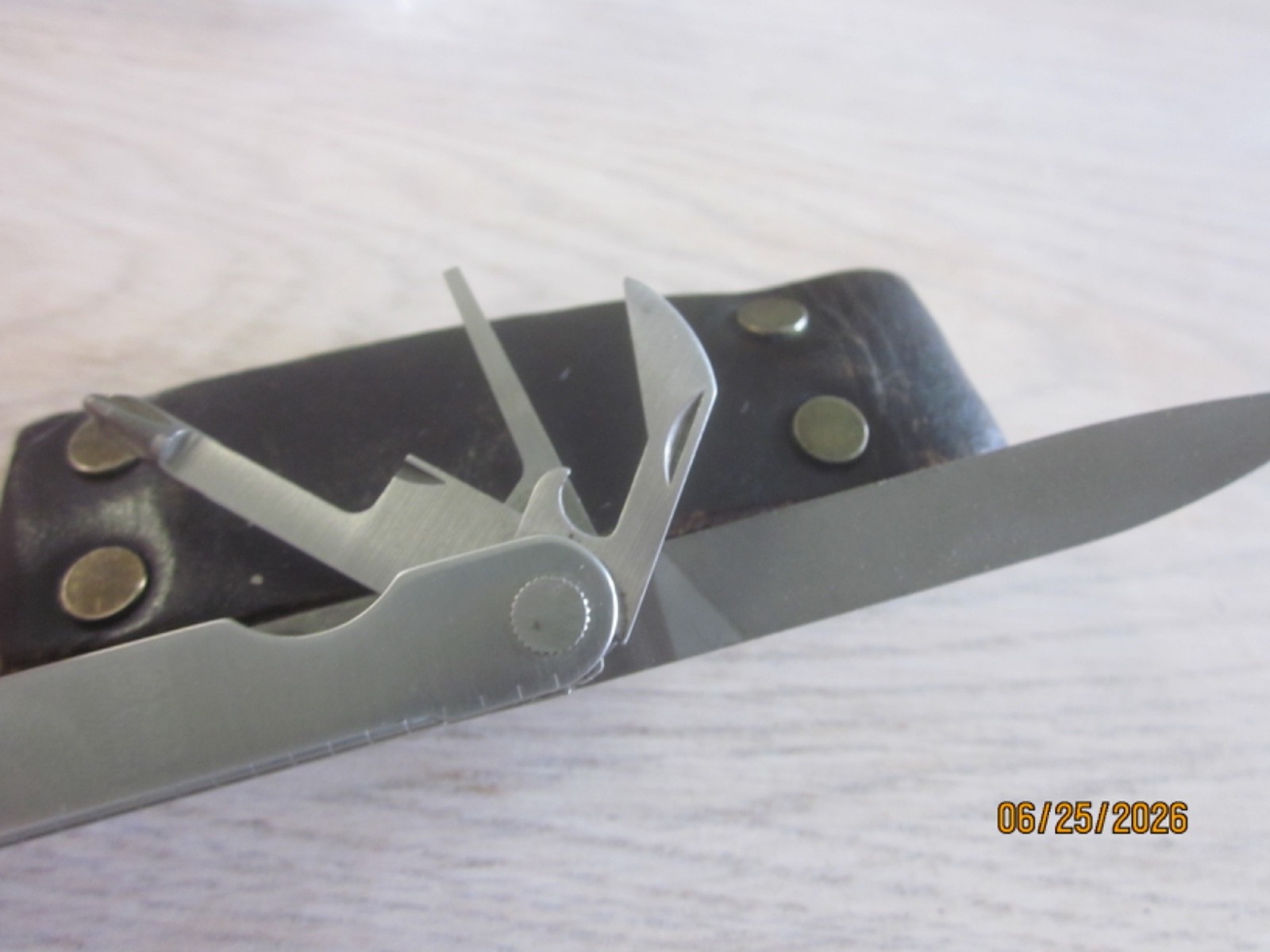 VTG ORIG. LEATHERMAN DATED 03-1995 MULTI PLIERS TOOL W/BROWN CASE “LOOKS UNUSED”