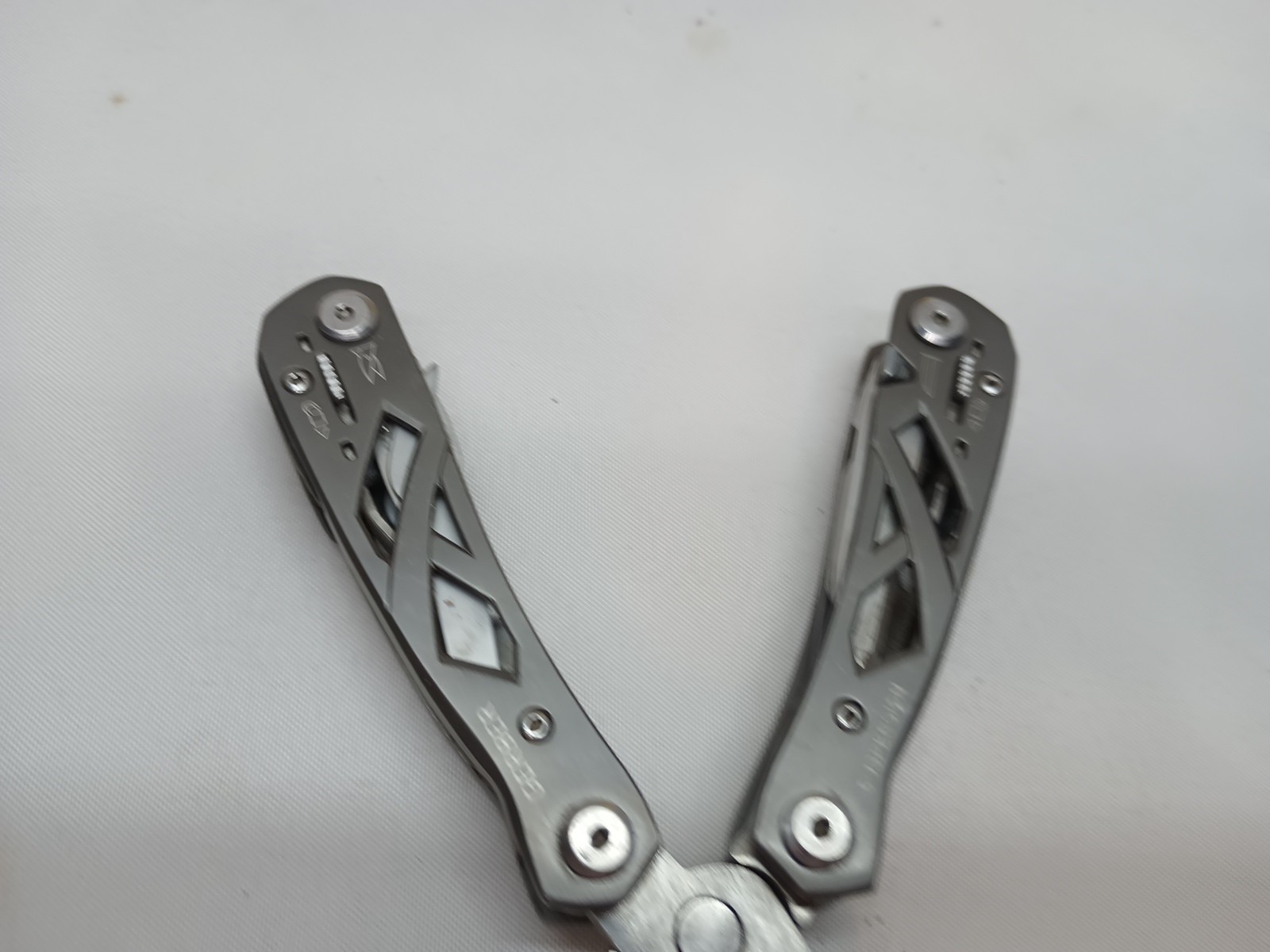 One Gerber Suspension 897011BE 8 Tools Plus Pliers