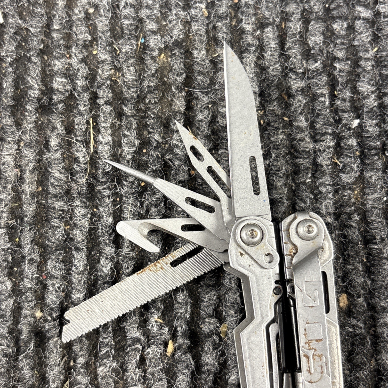 SOG POWER PINT MULTI TOOL PLIERS KNIFE SMALL (409)