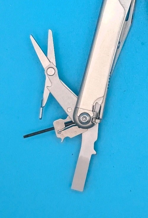 Leatherman Wave Plus + Multi-Tool! FAST SHIPPING! WITH SHEATH! EXCELLENT