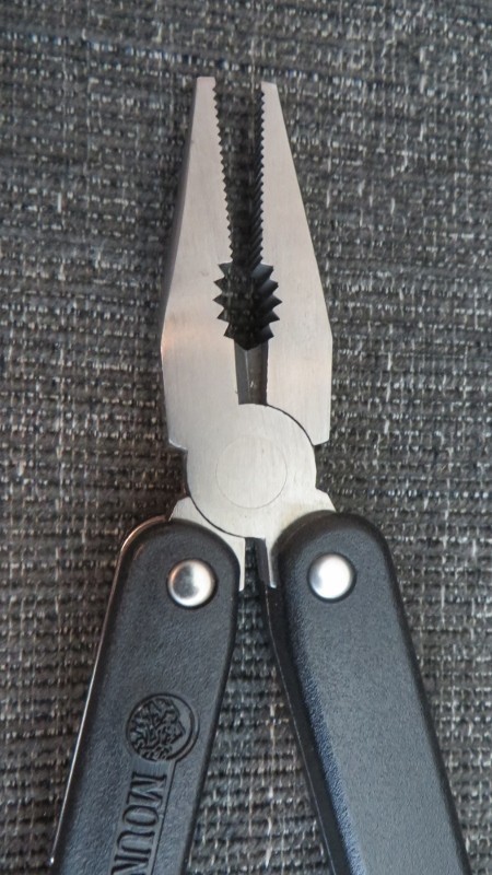 Multi Tool W/Case – Mountain Quest – Smaller 4 inch Tool