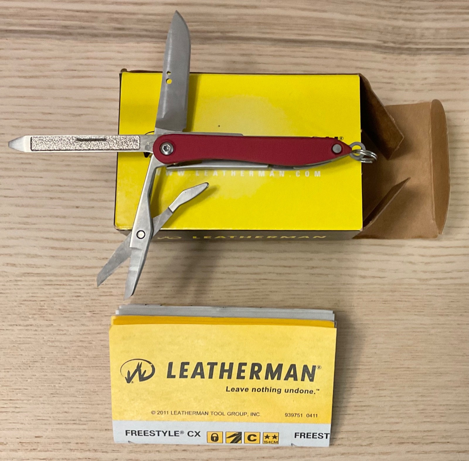 NIB Leatherman Style Rare Retired Discontinued Multi Tool Collectible – Red