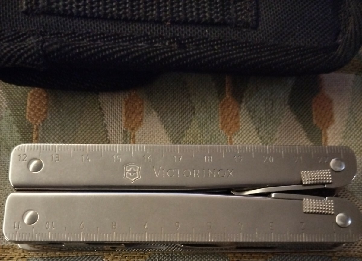 Vintage Authentic Rare ARMY VICTORINOX SWISS TOOL STAINLESS w/ CASE SWITZERLAND