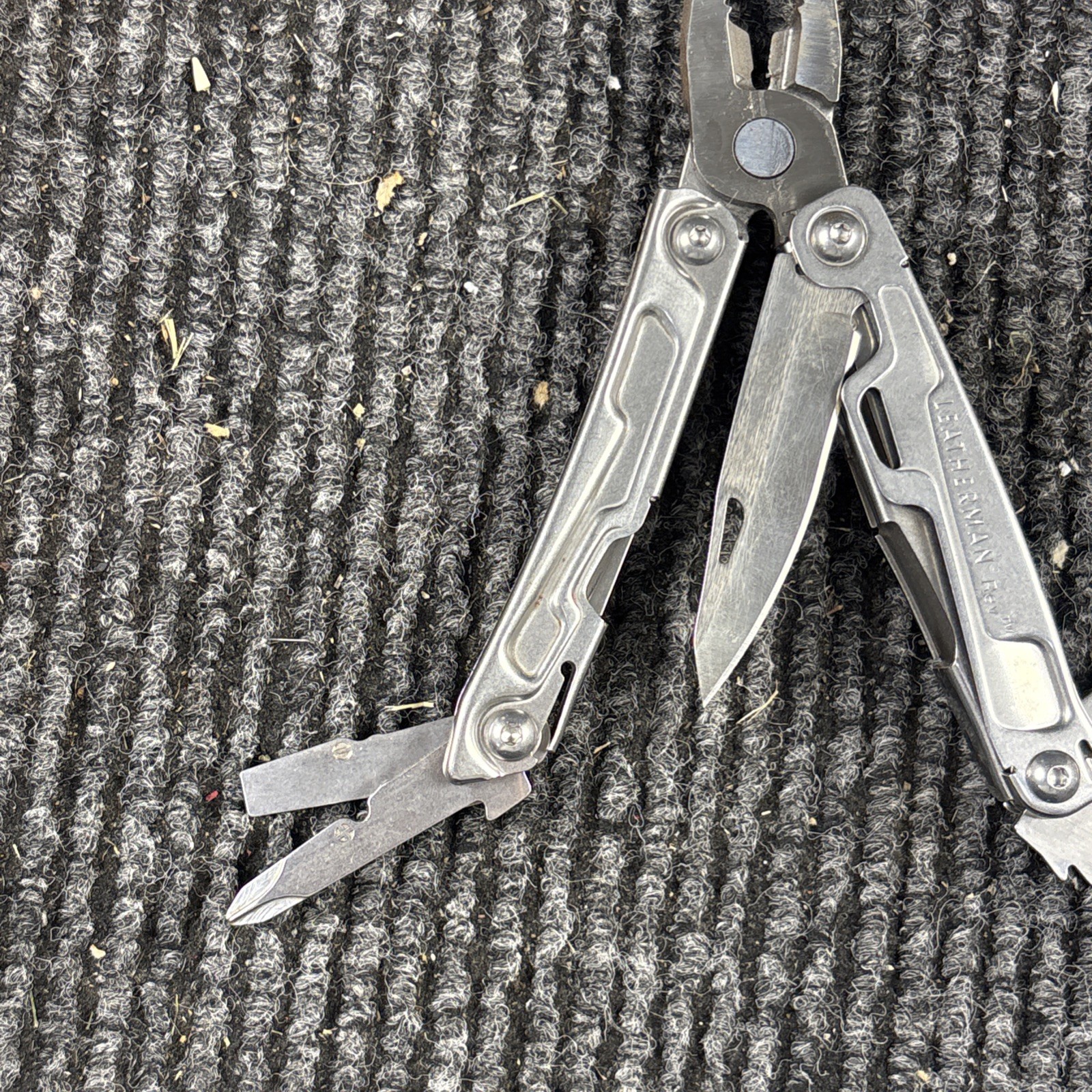 Leatherman Rev 3.8″ Multi-Tool, Stainless! USED (053)