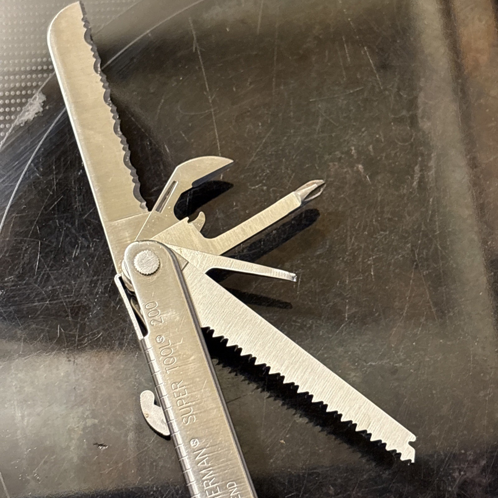 Vintage LEATHERMAN Super TOOL 200 Multi Tool! 03/04 Date Stamp! NICE with sheath