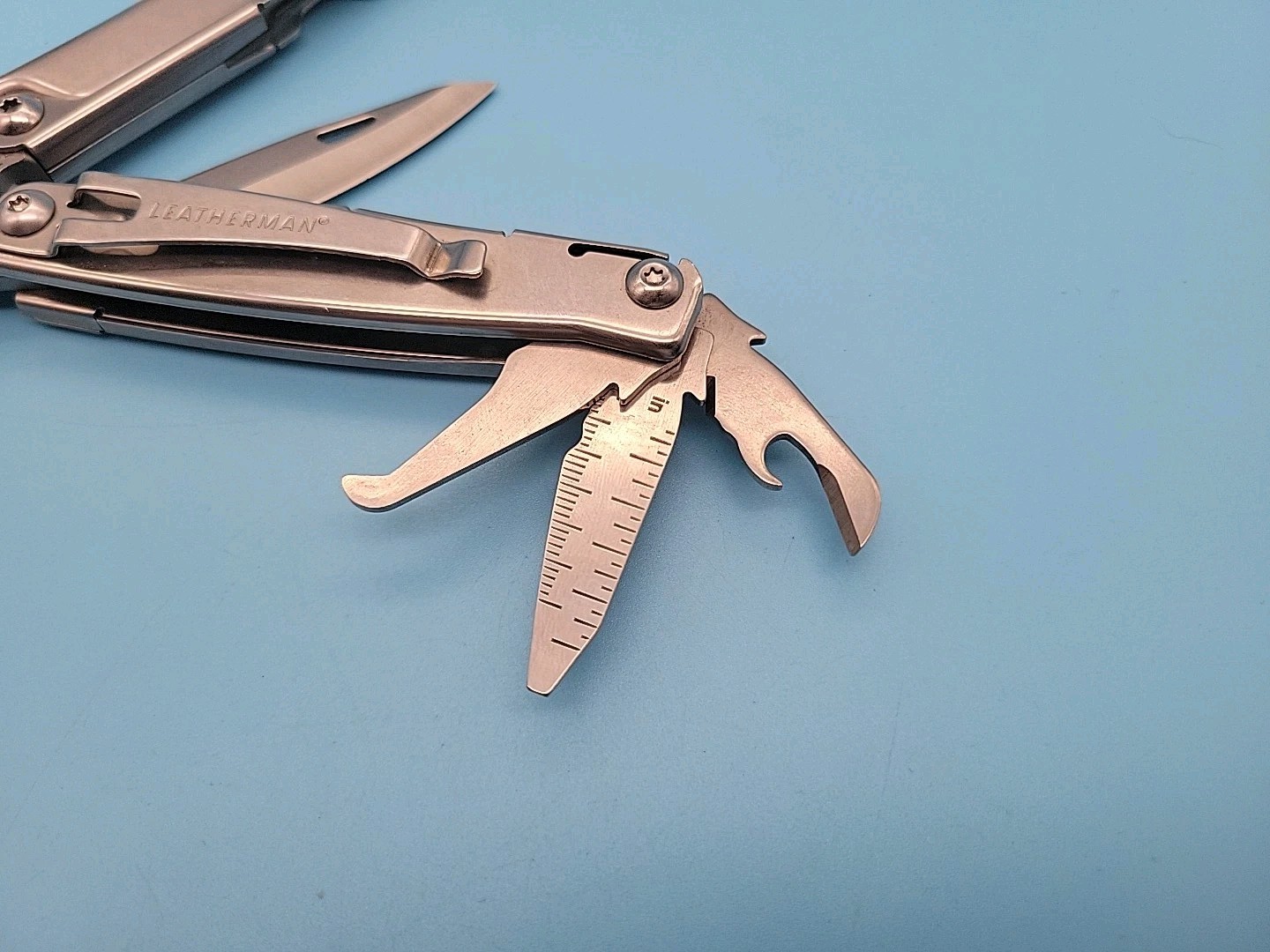 Leatherman Rev Multi-Tool – Pliers, Knife, Screwdrivers, Can Opener, File