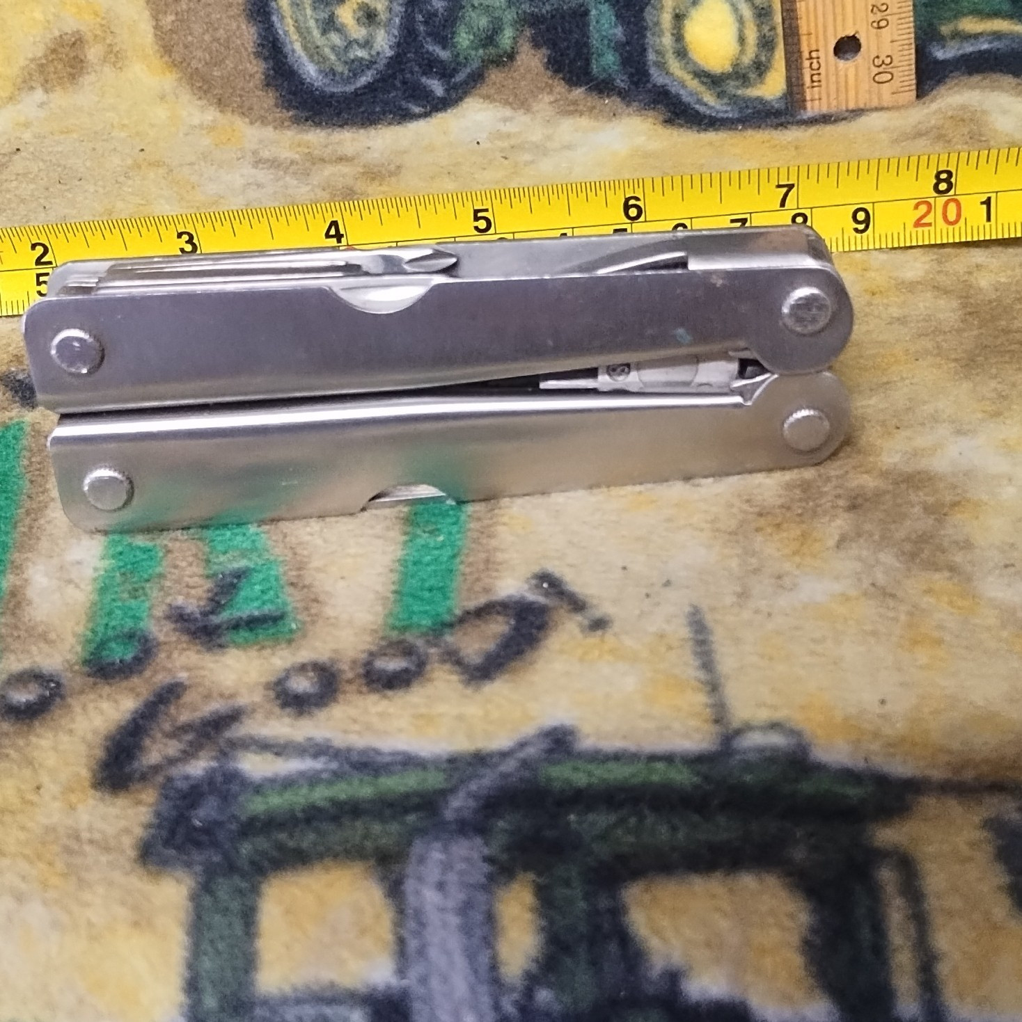 Stainless Steel Folding Multi-Tool Pliers w/ Straight Edge Knife, 6 Tools