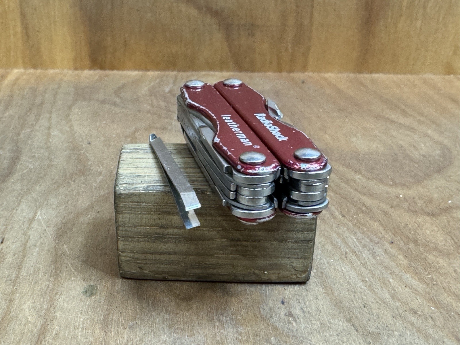 LEATHERMAN Squirt E4 Red Radio Shack Electrical Rare Limited Edition USA GREAT!