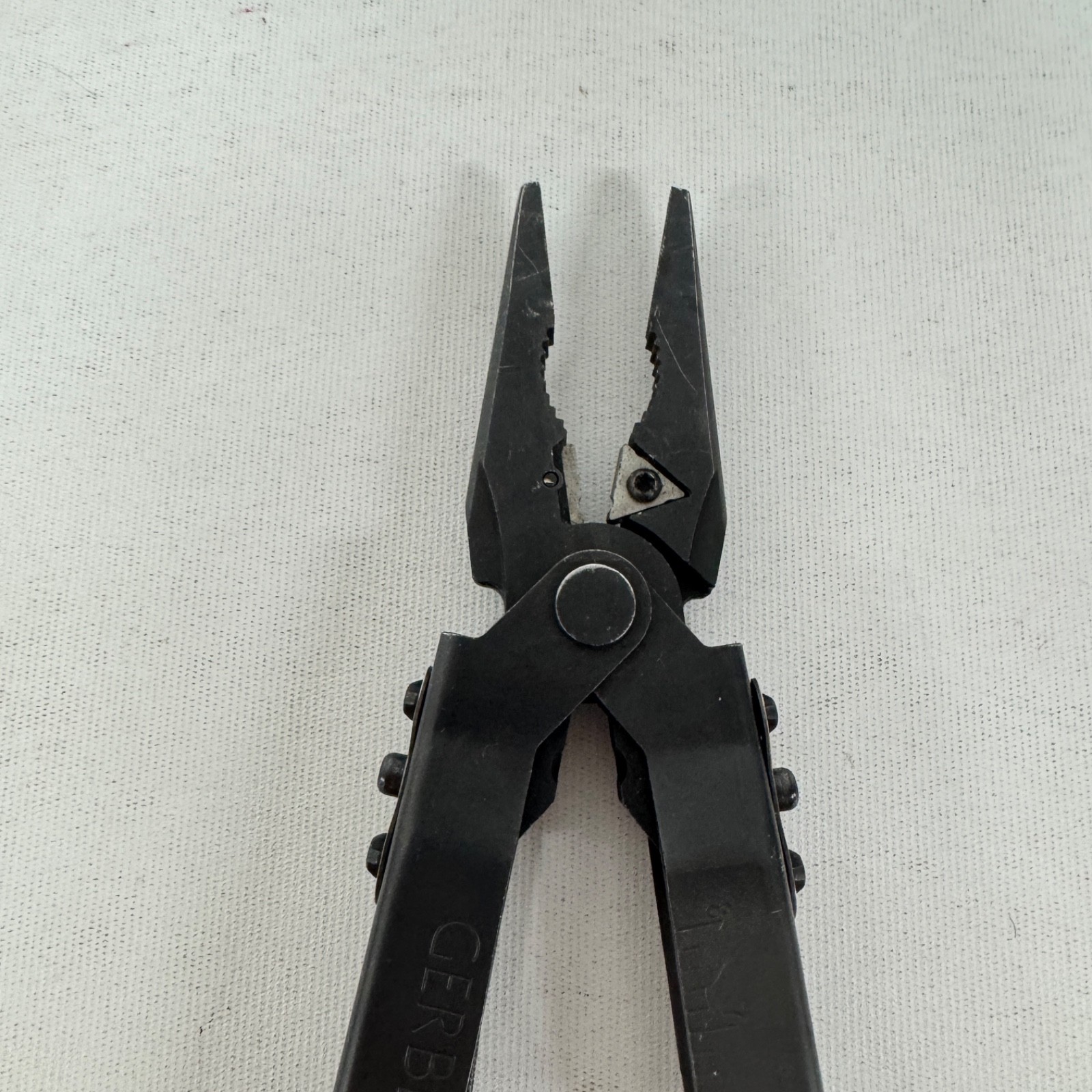 Gerber MP600 Multi-Tool Multi-Plier Carbide Cutters Needle Nose Black w/ Sheath