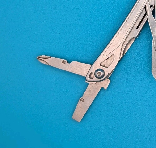 LEATHERMAN WINGMAN MULTI-TOOL! FAST SHIPPING!