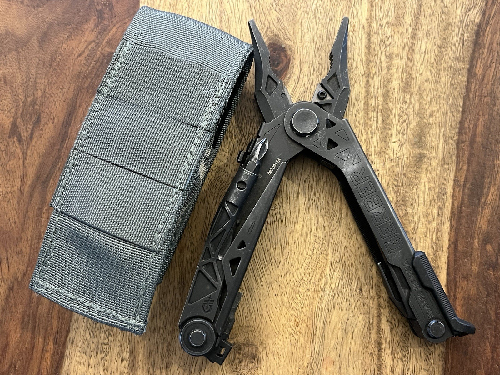 Gerber Center Drive Multi Tool Black USA Excellent Cond w/Sheath SUPER NICE!