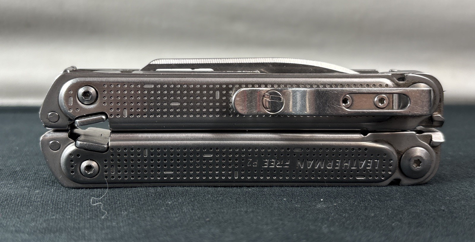 Leatherman Free P2 Multitool (READ)
