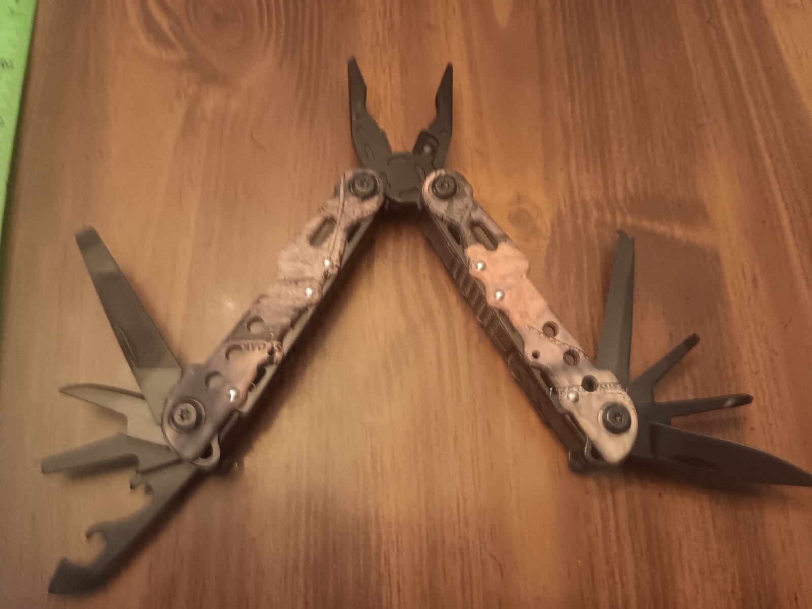 MOSSY OAK 13-in-1 Multi-tool Multi Function Pliers-Folding Pocket Tool (24-791B)