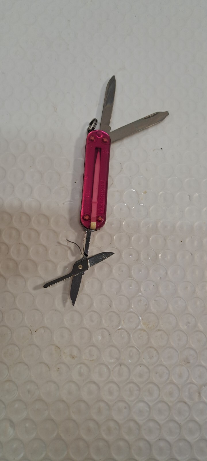 VICTORINOX CLASSIC SD 58MM SWISS ARMY KNIFE POCKET KEYCHAIN TRANSLUCENT PINK