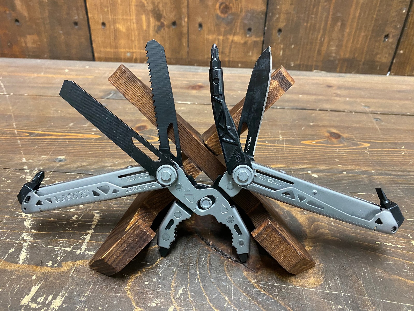Gerber Dual Force Multi-Tool | 12 tools | 12oz | Stainless | 3.25″ Blade | Lock