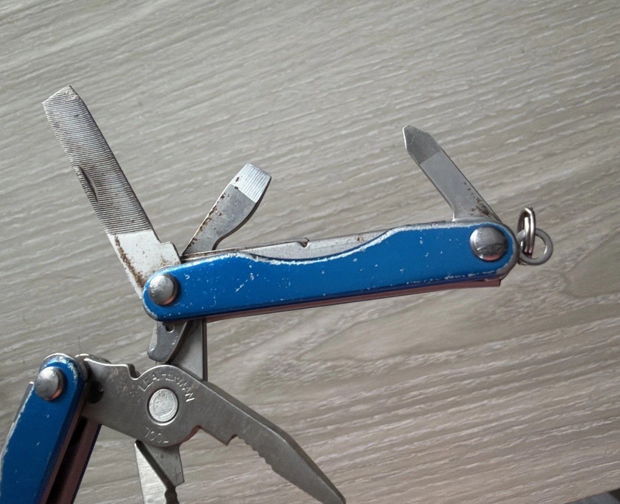 Leatherman Squirt P4 MultiTool Plier Knife File Drivers Blue Metallic