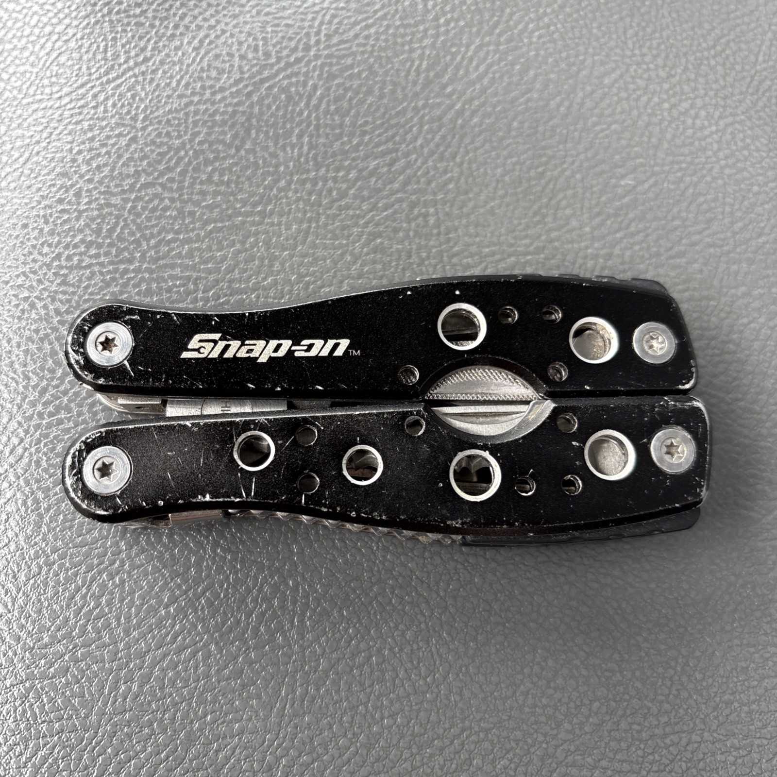 Snap-On Stainless Steel BlackPocket Multi-Tool 9-in-1 Pliers Saw Knife File More
