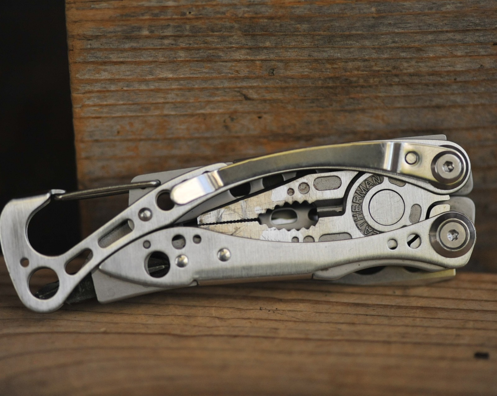 Leatherman Skeletool Multi-Tool, Combo Blade, Bit Driver, Stainless, USA