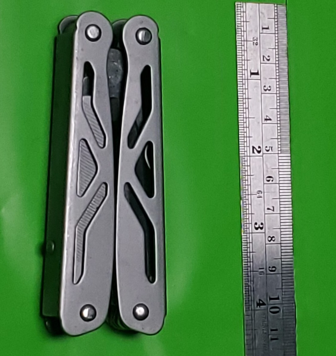 GRIP 12-in-1 Pocket Multi-Tool – 46627