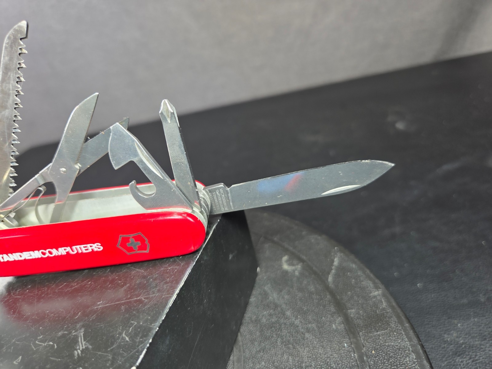 Victorinox Swiss Army Knife Red Multi Tool Scissors Saw Corkscrew 13 Tools
