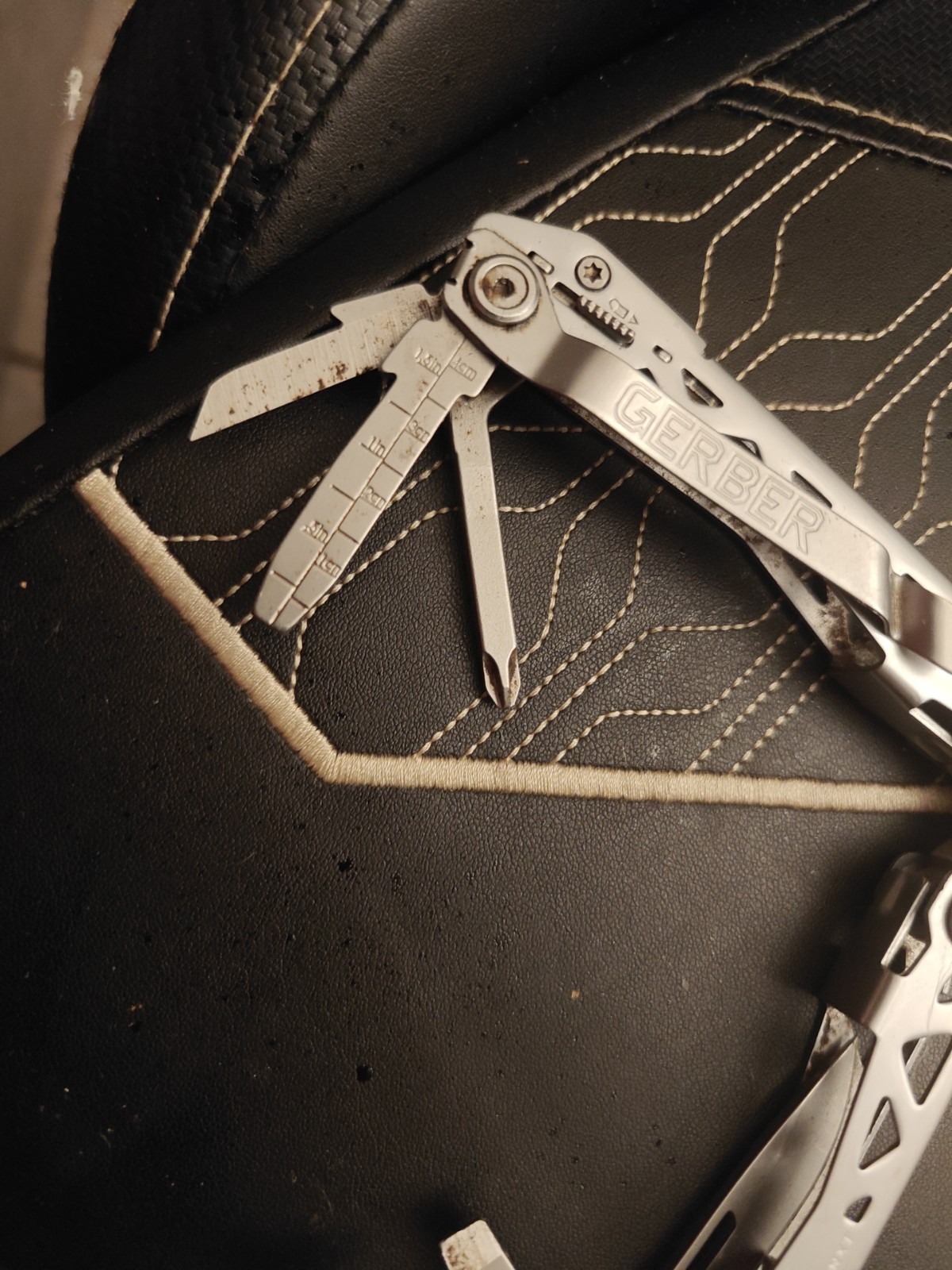 Gerber Gear Suspension-NXT 15-in-1 EDC Multi tool with Pocket Knife, Needle Nose