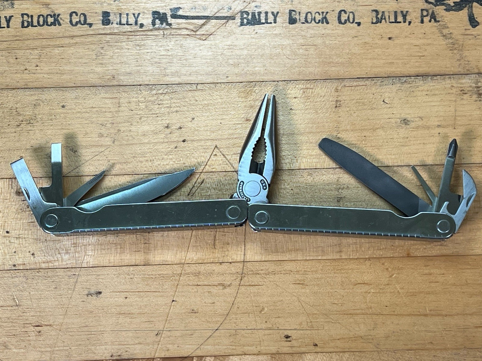 Early Leatherman Multi-Tool US REG TM 1325473 Good Condition – No Date Stamp