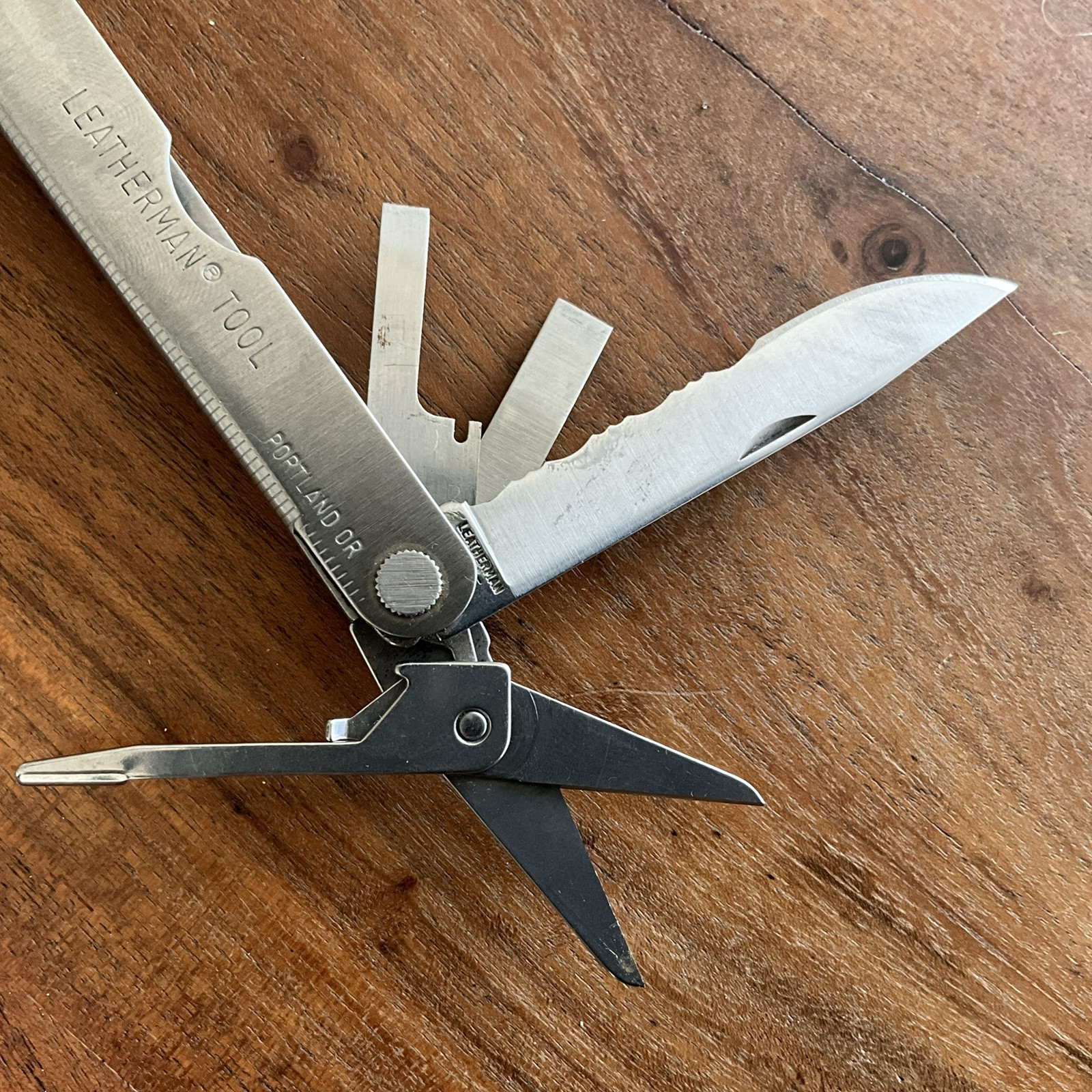 COLLECTIBLE LEATHERMAN MULTI TOOL PORTLAND, OR USA MULTI-TOOL. W/SHEATH