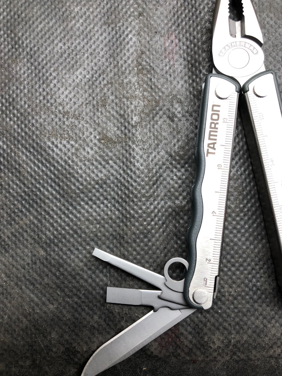 Leatherman Kick Multi-Tool, Knife, Pliers, Retired 04/11, Collectible -Excellent