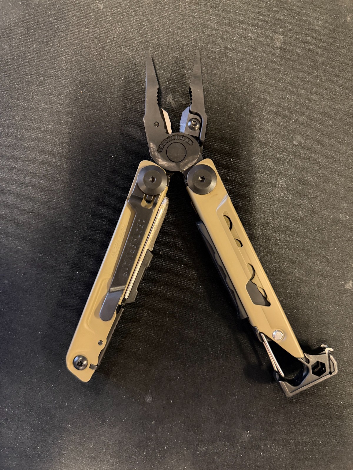 LEATHERMAN Signal 19-in-1 Multi-tool for Outdoors Camping Hiking Fishing