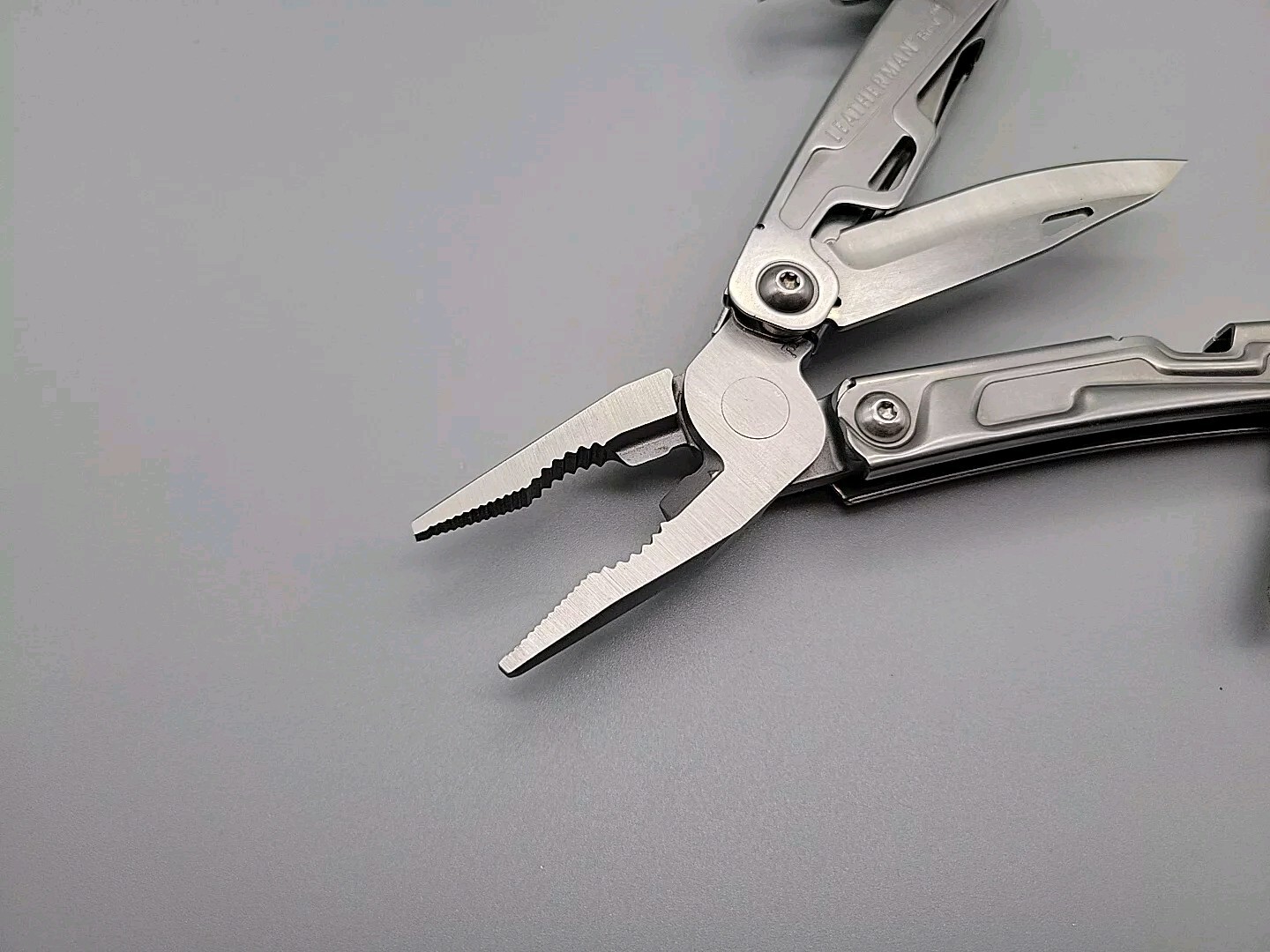 Leatherman Rev Multi-Tool – Pliers, Knife, Screwdrivers, Can Opener, File