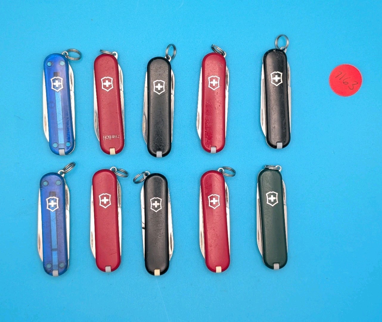 Lot of 10 Victorinox Classic Swiss Army Knife Multi Tools!