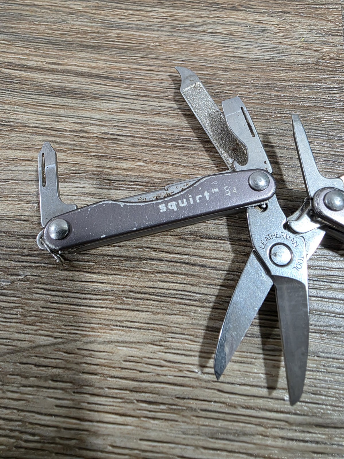 Leatherman Squirt S4 Stainless Steel Multitool Keychain – Gray