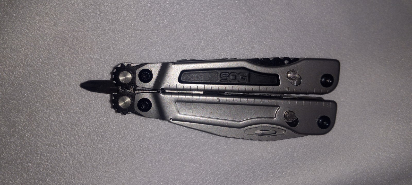 SOG Multi-Tool PowerGrab w/ Deluxe Hex Bit Kit RETIRED